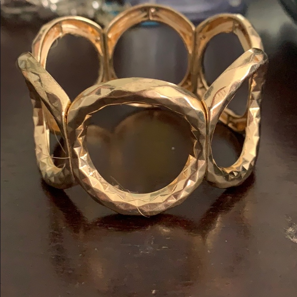 Gold stretch bracelet
